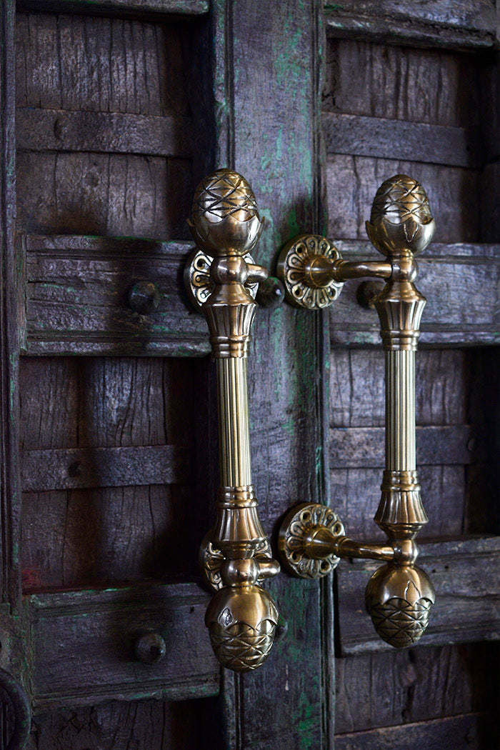 Exquisite Brass Door Handle — Vāstuṅka Antique Hardware