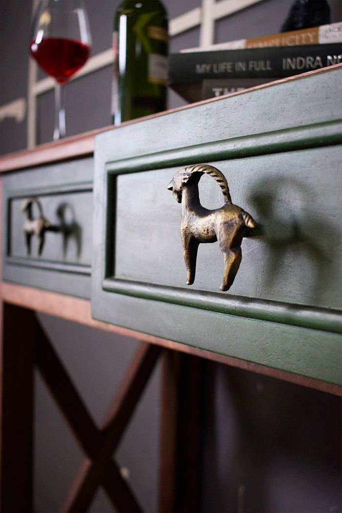 Pull Knob Mountain Goat - Pashu Collection